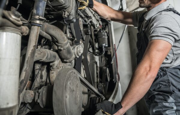 Commercial Vehicle Diesel Engine Repair and Maintenance